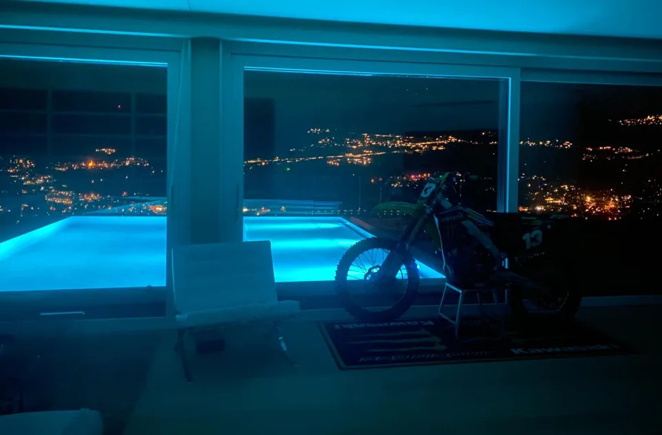 HIGH STANDING  Villa (con 2 app.) Infinity Pool e splendida Vista Lago con 8 stanze da letto