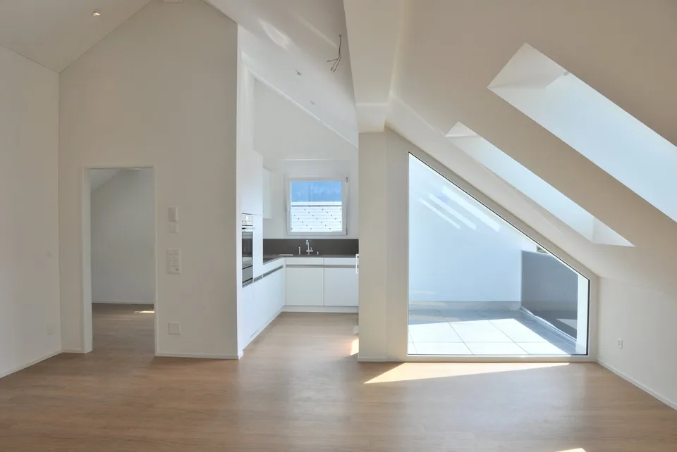 Sonnige Dachwohnung mit aussergewöhnlicher Aussicht (E2-3)