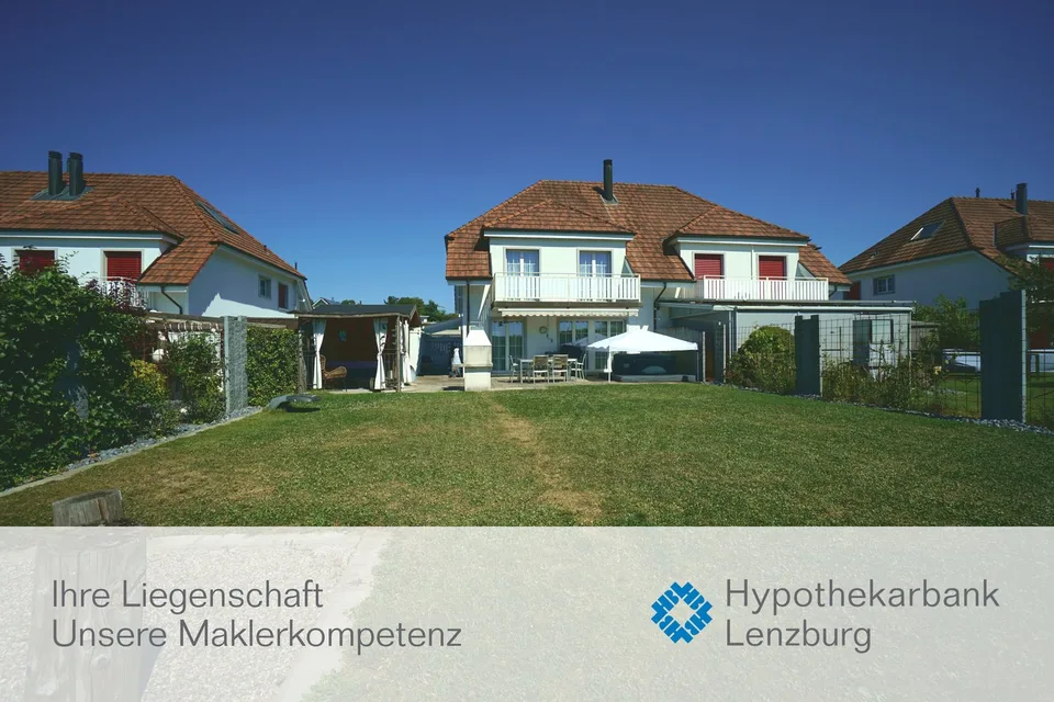 Sonniges 5.5-Zi. Doppeleinfamilienhaus mit grosszügigem Garten, Hobbyraum und Garage