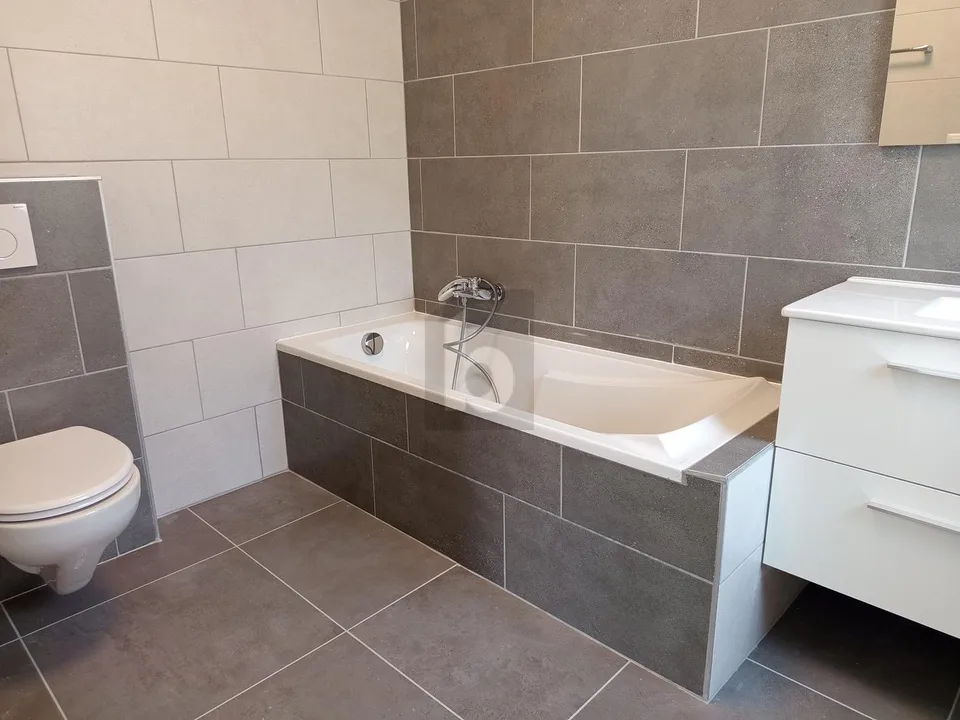 NEW AND IDEALLY LOCATED