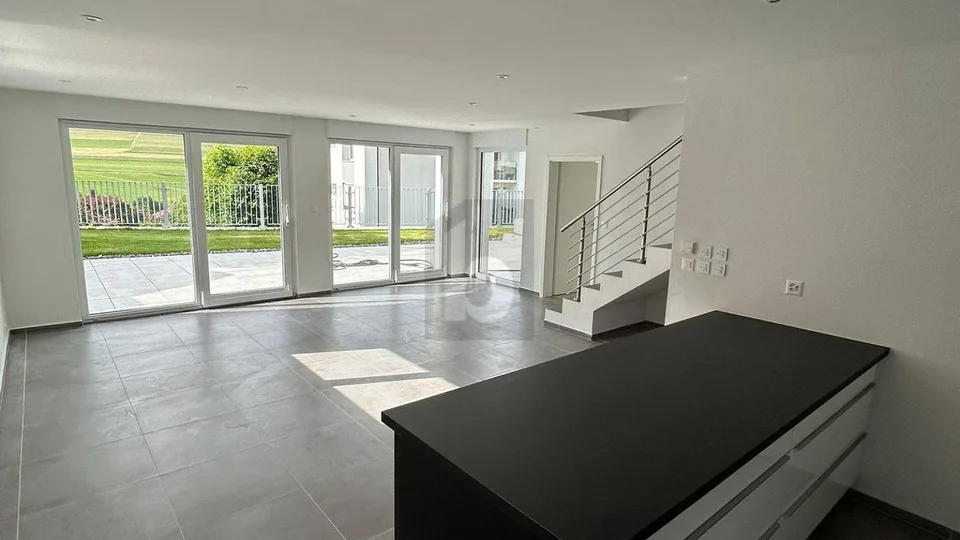 NEW AND IDEALLY LOCATED
