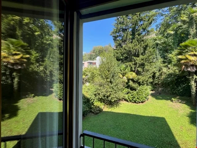 Elegante appartamento di 2.5 locali con balcone a Lugano-Cassarate