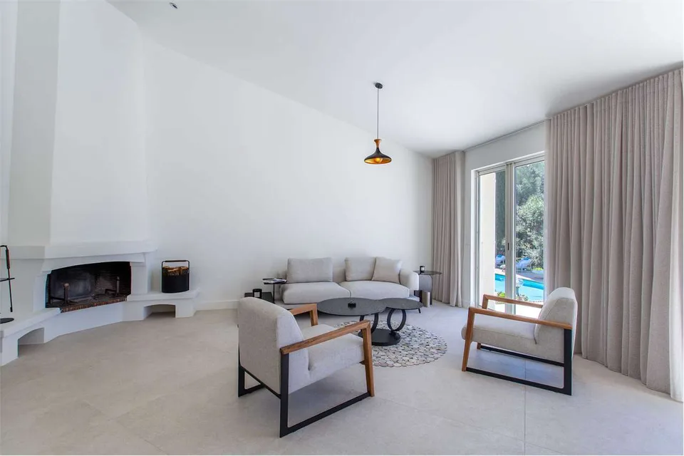 Villa lussuosamente ristrutturata con piscina – foto 9 di 13