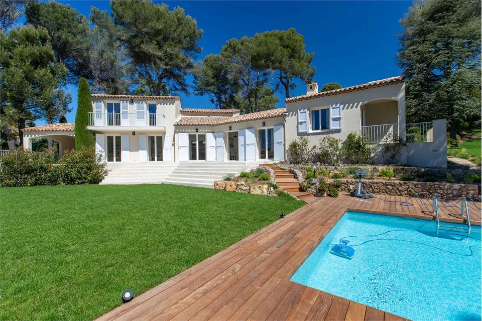 Villa lussuosamente ristrutturata con piscina