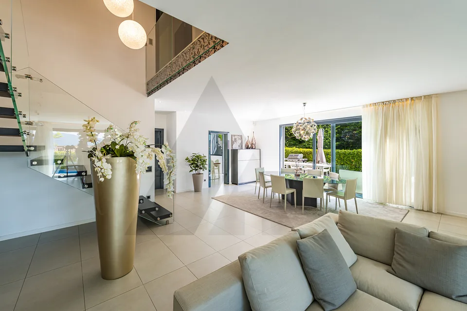 MODERNA VILLA IN POSIZIONE DOMINANTE A LUGANO