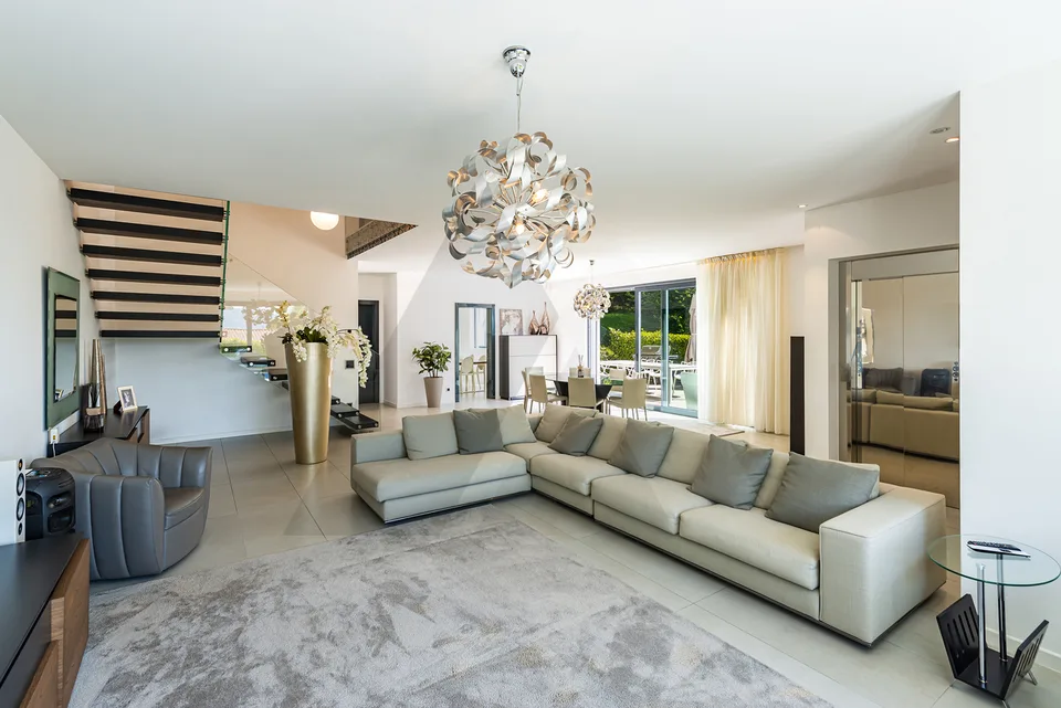 MODERNA VILLA IN POSIZIONE DOMINANTE A LUGANO