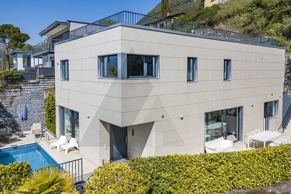 MODERNA VILLA IN POSIZIONE DOMINANTE A LUGANO