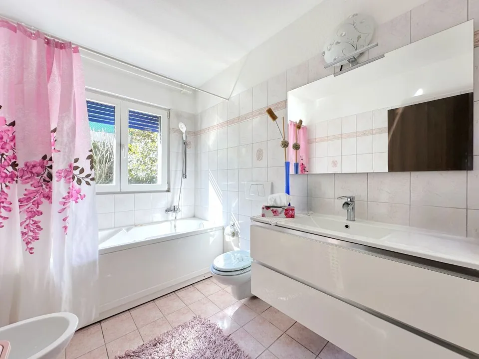 Geräumige 3.5-Zimmer-Wohnung im Erdgeschoss in Gnosca – Foto 6 von 9