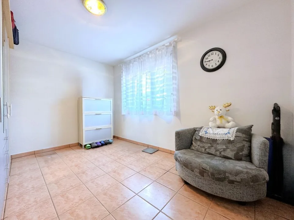 Geräumige 3.5-Zimmer-Wohnung im Erdgeschoss in Gnosca