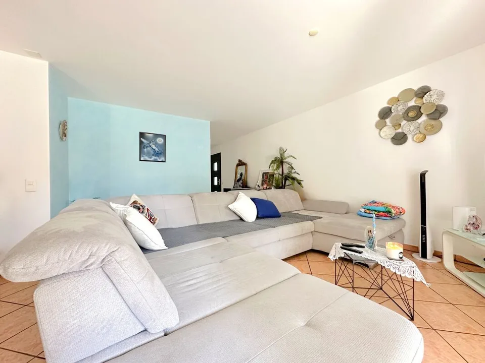 Geräumige 3.5-Zimmer-Wohnung im Erdgeschoss in Gnosca