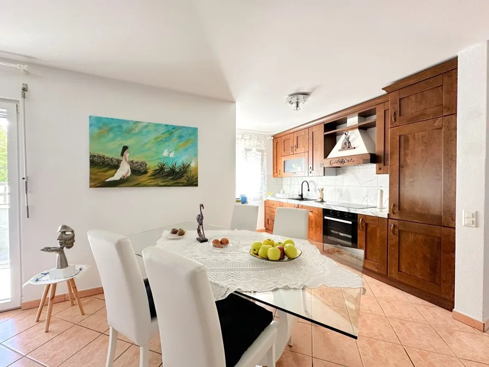 Geräumige 3.5-Zimmer-Wohnung im Erdgeschoss in Gnosca