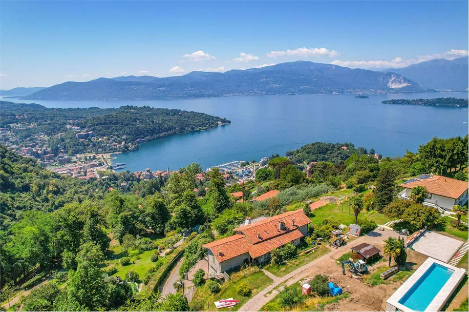 Villa zur Renovierung mit wunderschöner Seeblick und großem privaten Garten – Foto 10 von 10