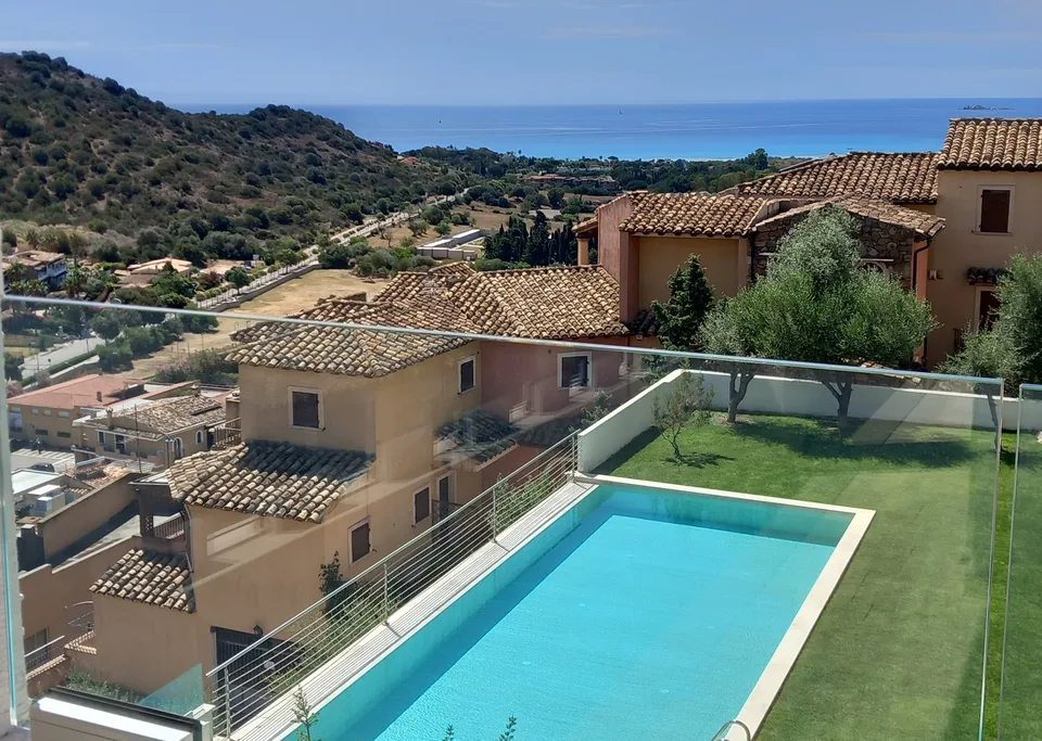 Luxuriöse 4.5-Zimmer-Penthouse-Wohnung mit Meerblick in Villasimius – Foto 13 von 16