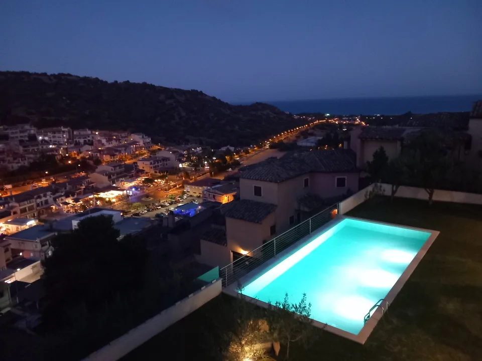 Luxuriöse 4.5-Zimmer-Penthouse-Wohnung mit Meerblick in Villasimius – Foto 14 von 16