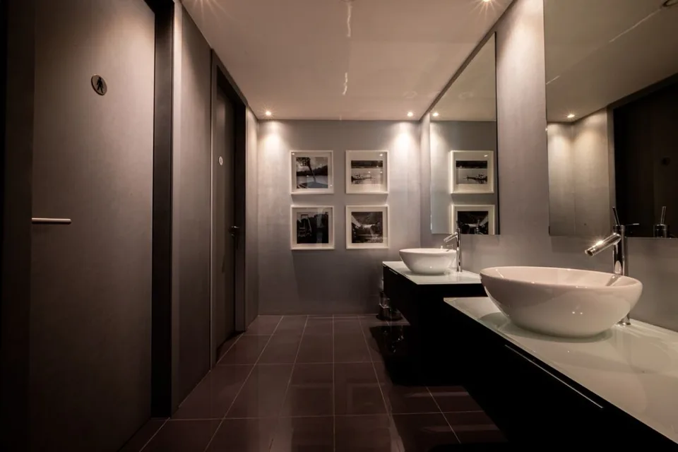 Prestigious lake-view office within Palazzo Mantegazza – photo 12 of 14