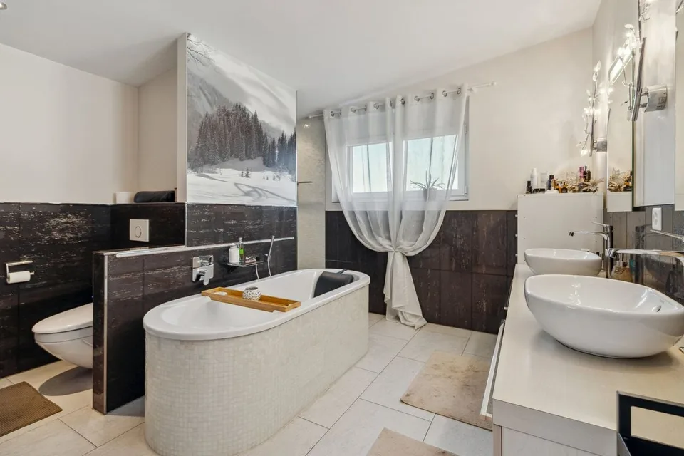 TRAUMVILLA MIT SWIMMINGPOOL UND GROSSZÜGIGEN WOHNRAUM // DREAM VILLA WITH SWIMMINGPOOL AND GENEROUS LIVING SPACE