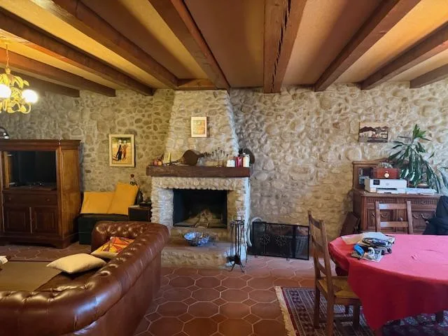 Maison de village à FORT potentiel de valorisation
