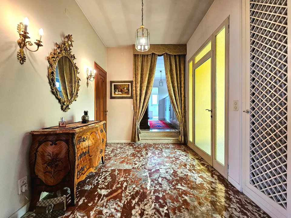 Balerna: Villa signorile con ampio giardino, terrazze, piscina e vista aperta nel verde – foto 7 di 23