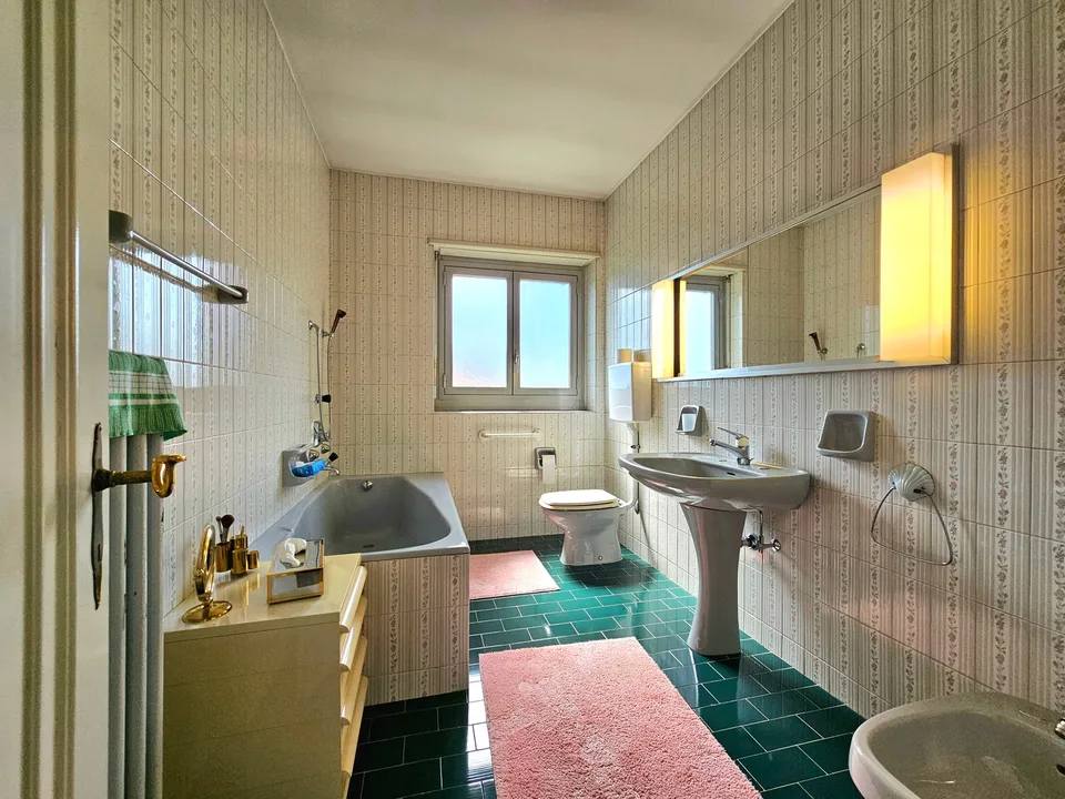 Balerna: Villa signorile con ampio giardino, terrazze, piscina e vista aperta nel verde – foto 12 di 23