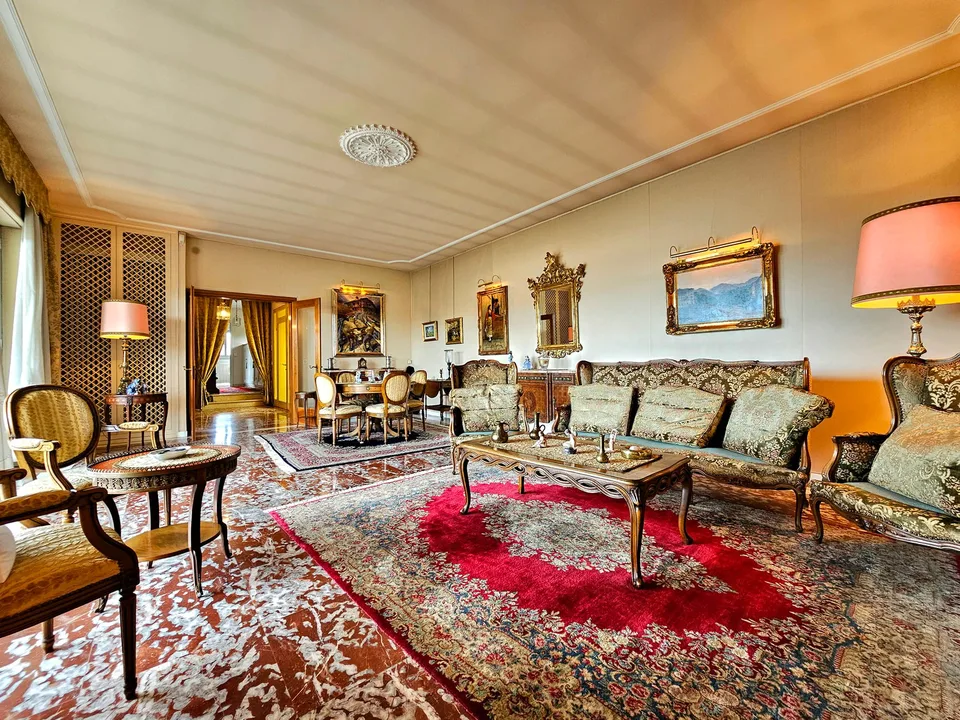 Balerna: Villa signorile con ampio giardino, terrazze, piscina e vista aperta nel verde