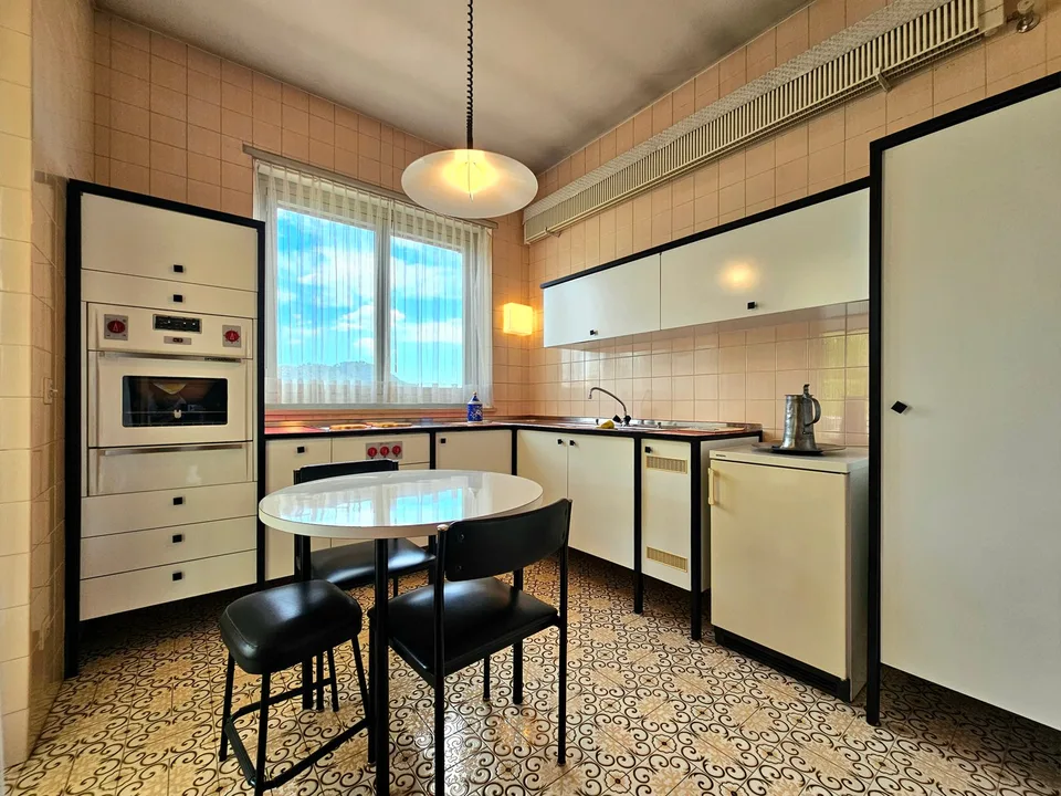Balerna: Villa signorile con ampio giardino, terrazze, piscina e vista aperta nel verde – foto 8 di 23