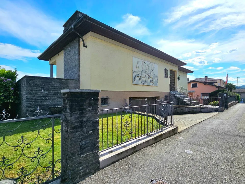 Balerna: Villa signorile con ampio giardino, terrazze, piscina e vista aperta nel verde – foto 23 di 23