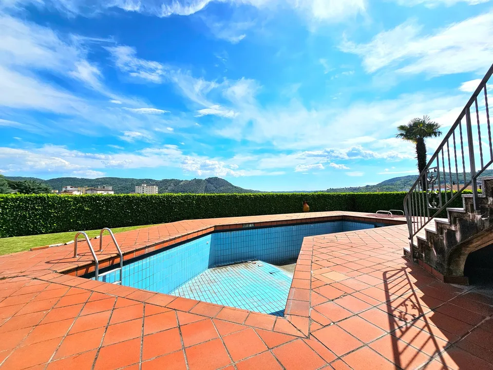 Balerna: Villa signorile con ampio giardino, terrazze, piscina e vista aperta nel verde – foto 21 di 23