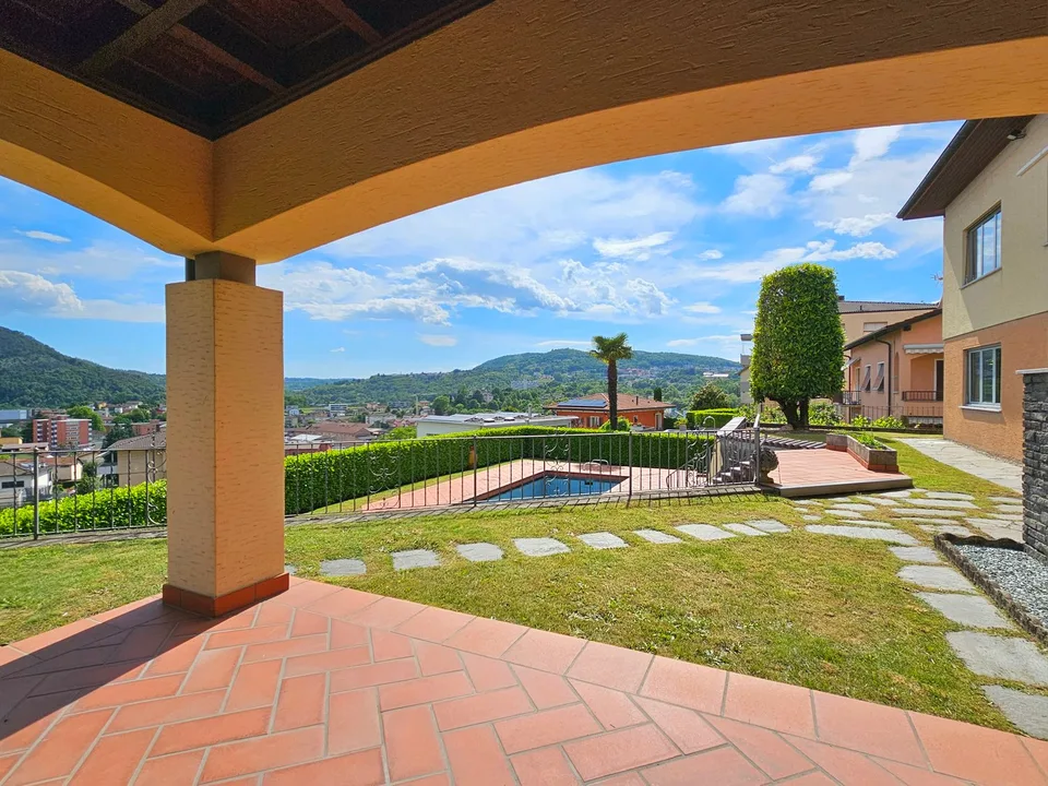 Balerna: Villa signorile con ampio giardino, terrazze, piscina e vista aperta nel verde – foto 20 di 23