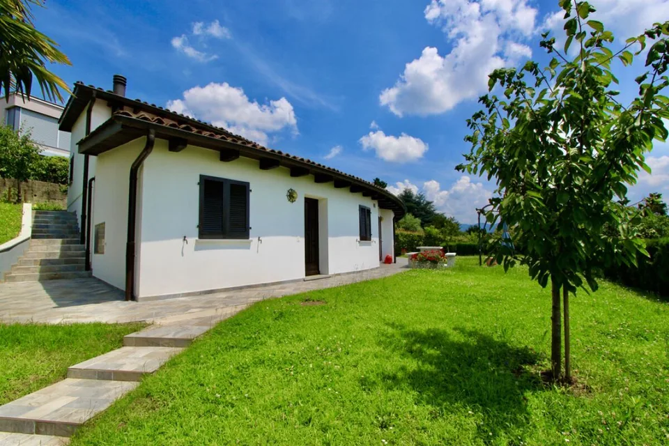 Bella villa con giardino e vista aperta sui vigneti – foto 7 di 19