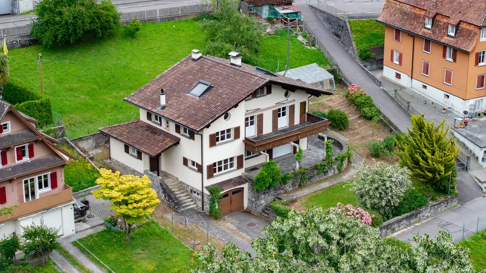 Casa a due famiglie con vista sul lago a Flüelen, UR