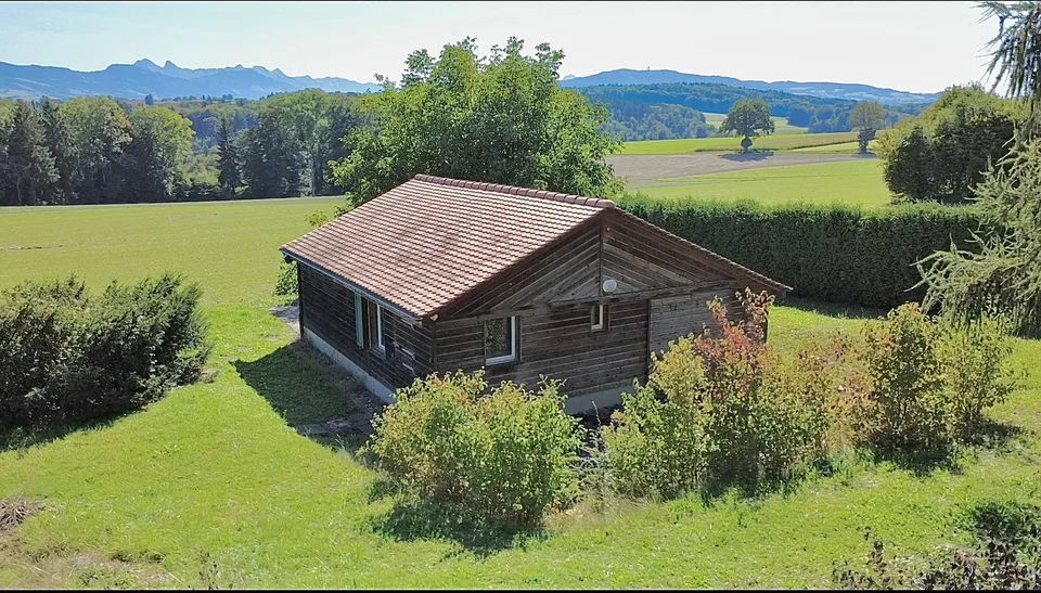 Außergewöhnliches Familienanwesen mit Nebengebäude und Panoramablick in Neyruz