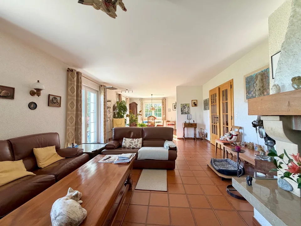 Außergewöhnliches Familienanwesen mit Nebengebäude und Panoramablick in Neyruz