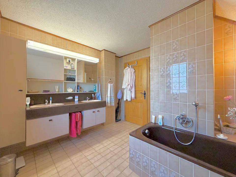 Exceptional family property with outbuilding and panoramic view in Neyruz (FR) – photo 9 of 12
