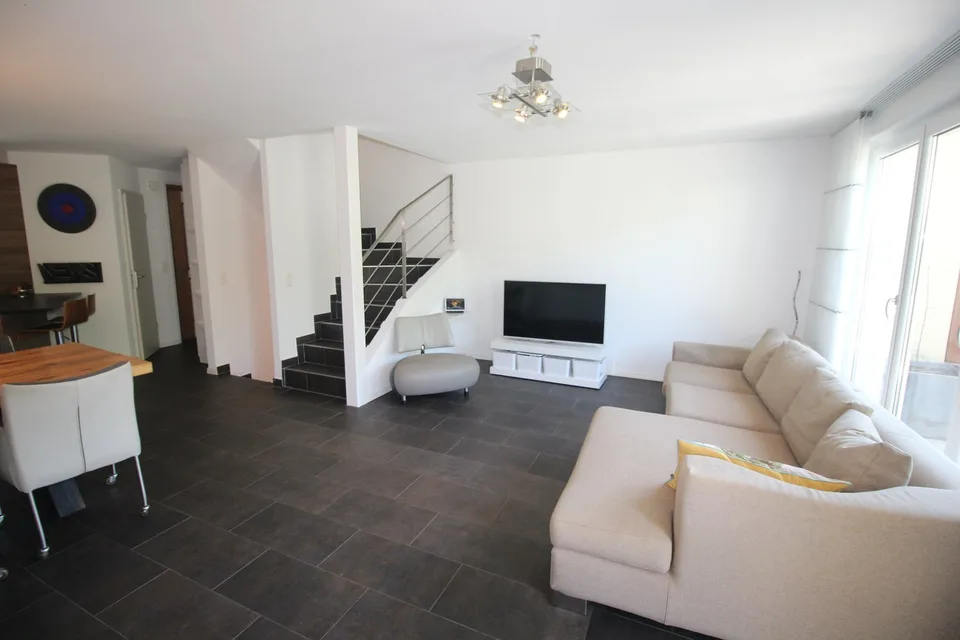 Maison mitoyenne de 6 pièces à Vich/Gland – Confort moderne et cadre paisible