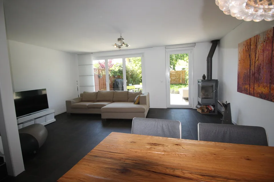 Maison mitoyenne de 6 pièces à Vich/Gland – Confort moderne et cadre paisible