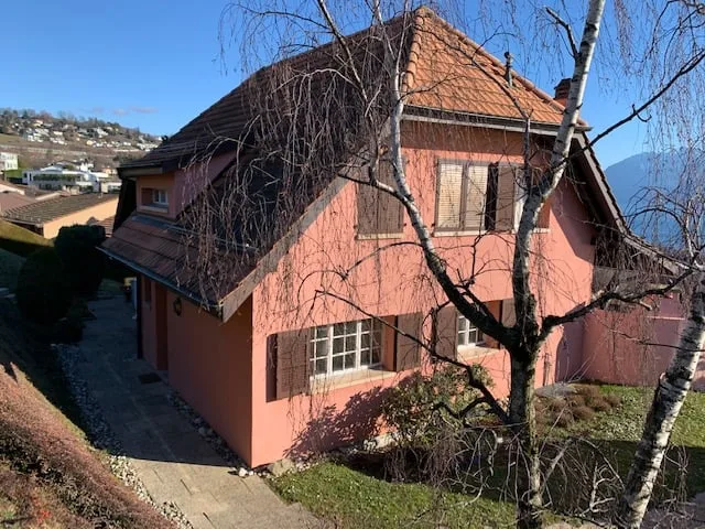Charmannte Villa mit 6,5 Zimmern und Panoramablick auf den See und die Berge!