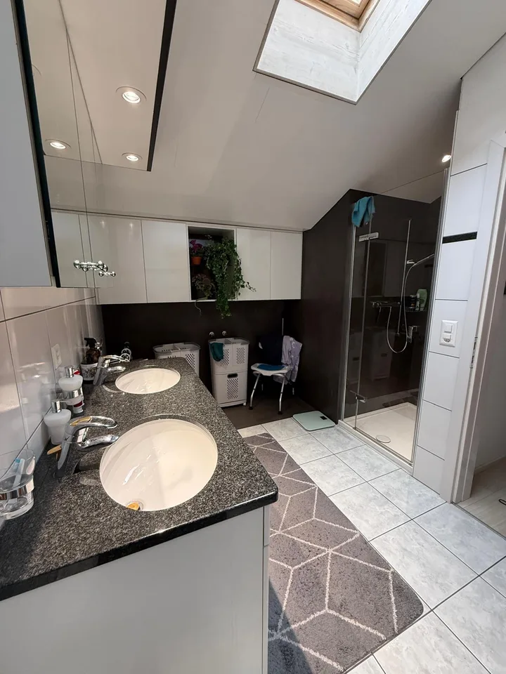 Appartement en duplex de 4 pièces attractif avec accès par ascenseur directement dans l'appartement