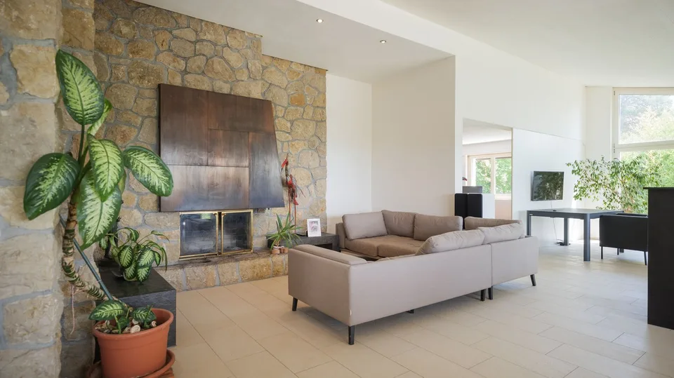 Villa de 7,5 pièces avec vue imprenable sur les Alpes et parcelle de terrain constructible