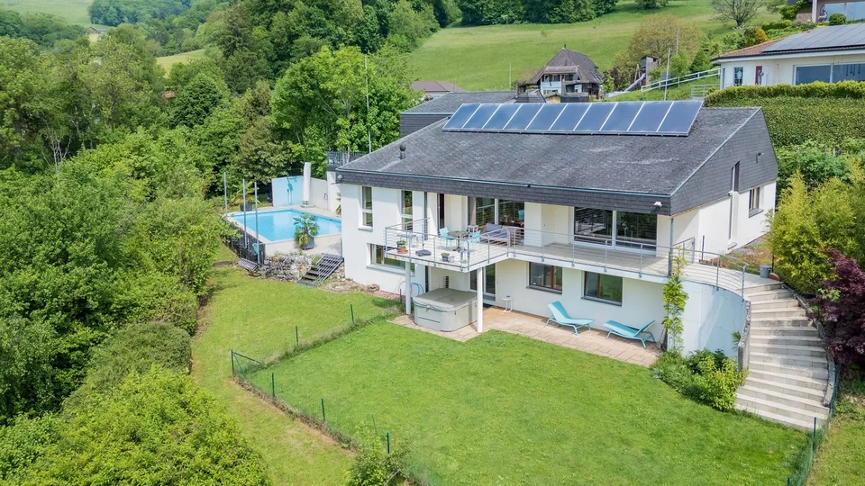 7.5-Zimmer-Villa mit unverbaubarem Alpenblick und Baulandparzelle