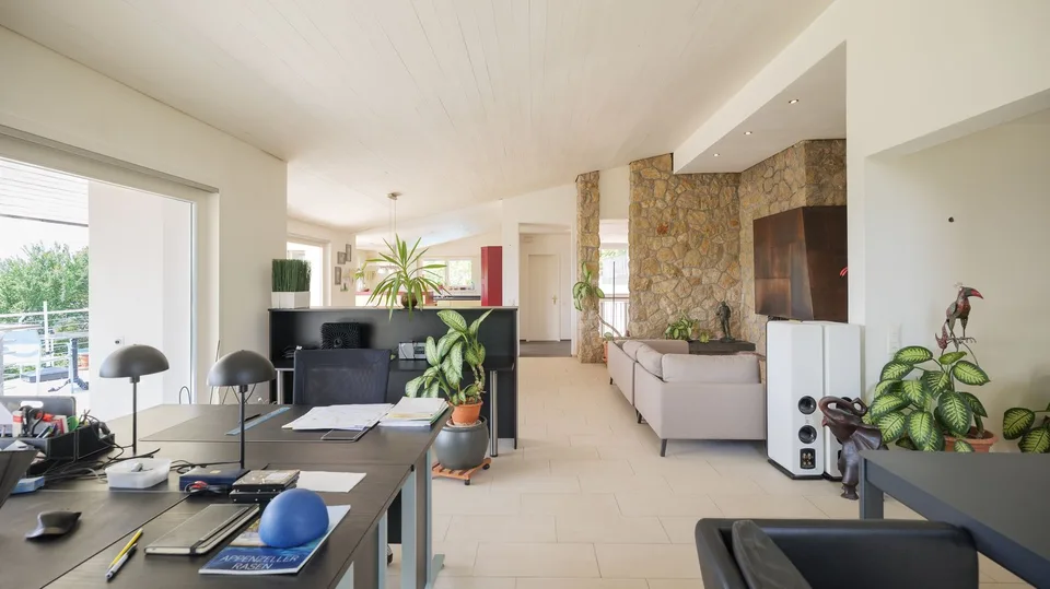 Villa de 7,5 pièces avec vue imprenable sur les Alpes et parcelle de terrain constructible