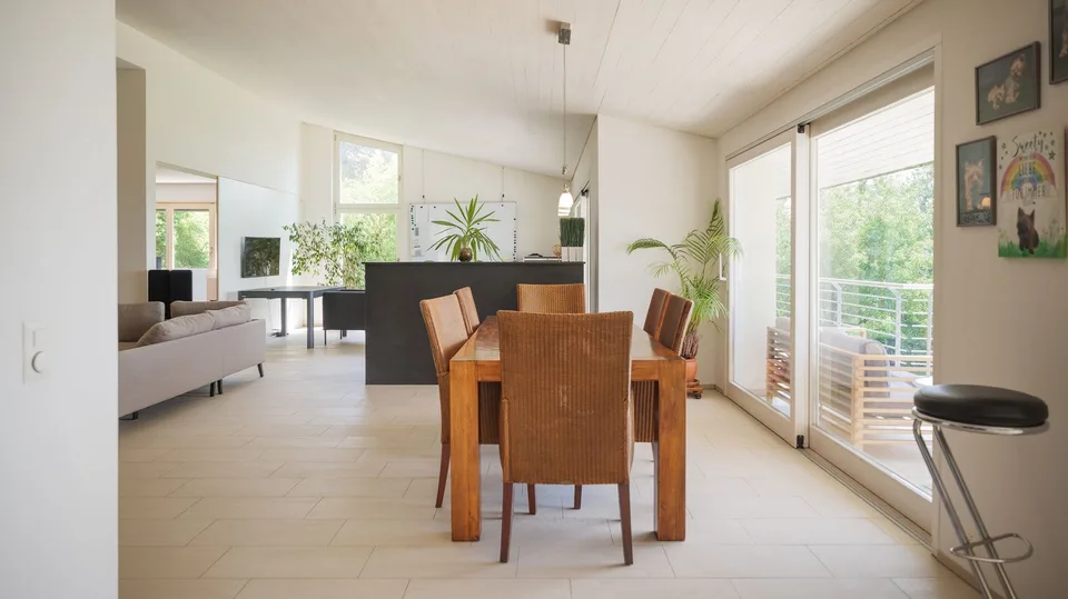 Villa de 7,5 pièces avec vue imprenable sur les Alpes et parcelle de terrain constructible