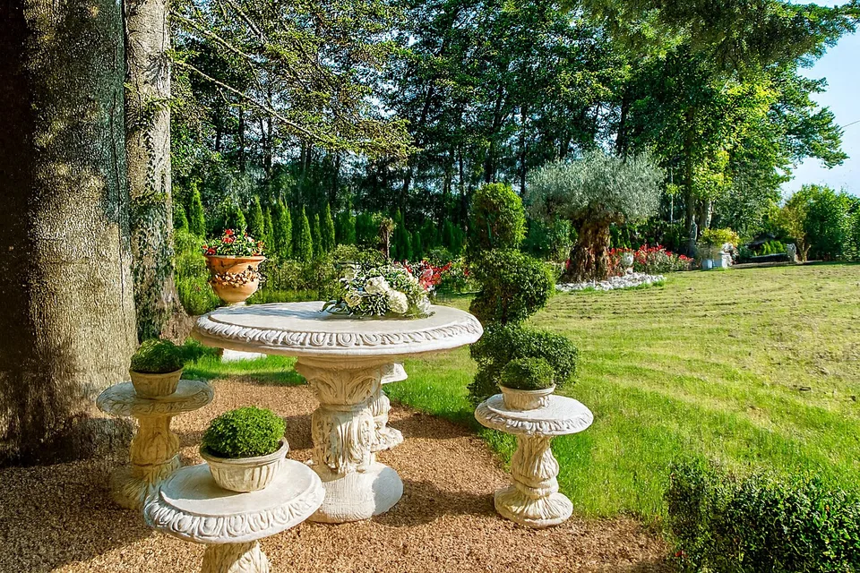 Lakeside serenity with private park