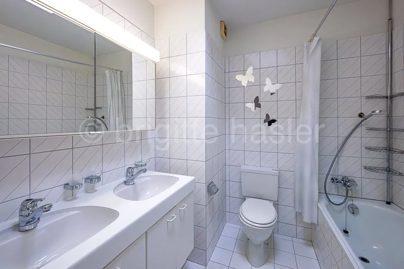 Maison individuelle d'angle moderne avec unité studio (en droit de construction) dans un quartier résidentiel calme et populaire – photo 11 sur 12