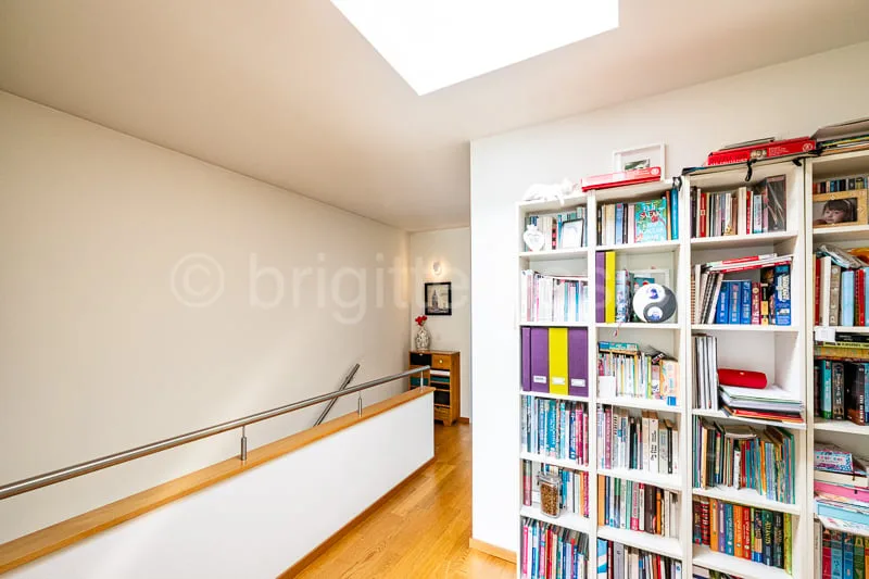 Maison individuelle d'angle moderne avec unité studio (en droit de construction) dans un quartier résidentiel calme et populaire – photo 9 sur 12