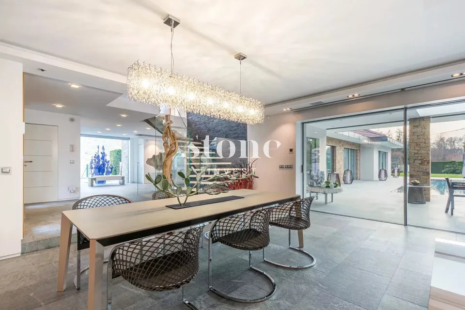 Villa mit Prestige, mit Swimmingpool, auf einem 2521 m² großen Grundstück