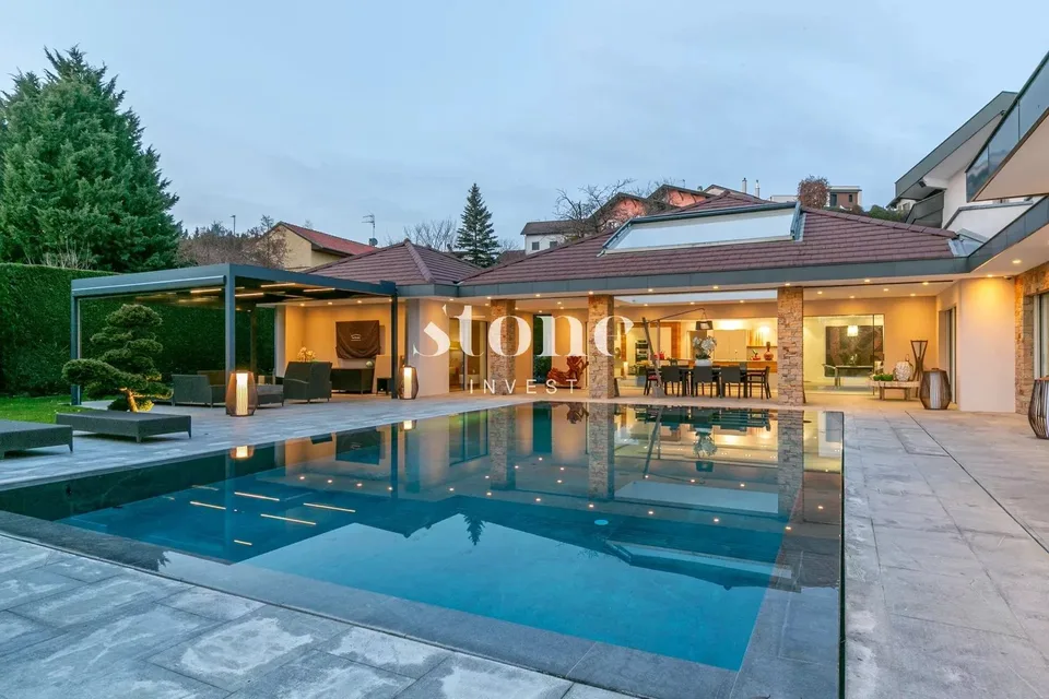 Villa mit Prestige, mit Swimmingpool, auf einem 2521 m² großen Grundstück
