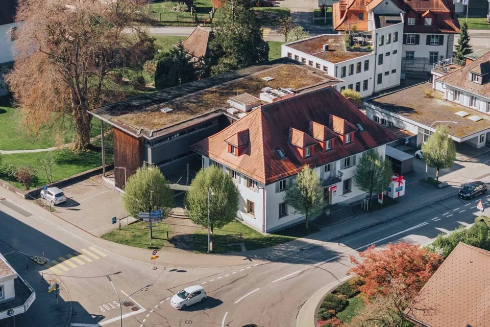 Repräsentative Gewerbeliegenschaft im Ortskern: vielseitig nutzbar und in top Zustand
