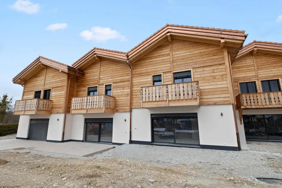Villa contemporaine lumineuse avec extérieurs privatifs