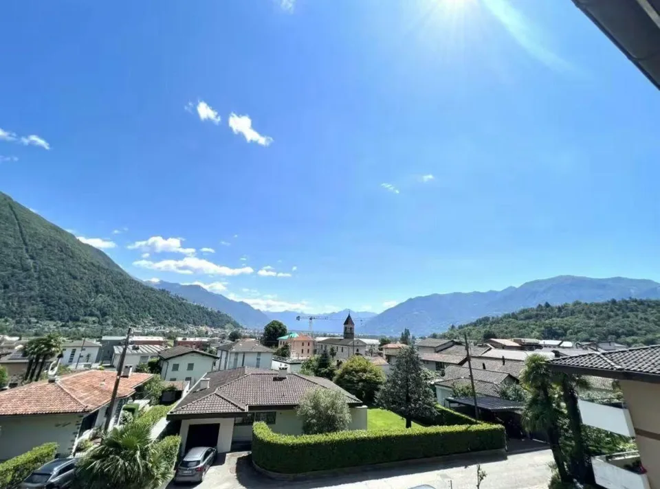 Affascinante appartamento 3.5 locali con vista panoramica a Losone