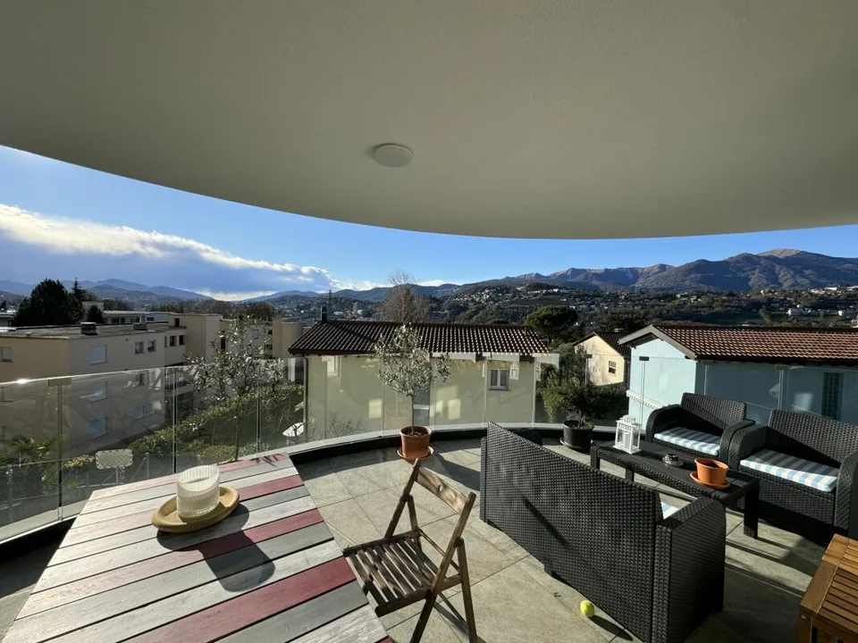 Helles 4,5-Zimmer-Wohnung mit schöner überdachter Terrasse